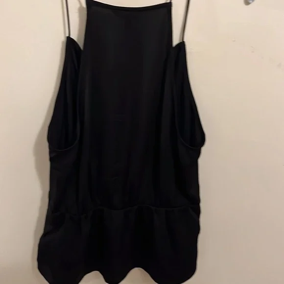 Express- black V-neck sleeveless shirt - Picture 2 of 5